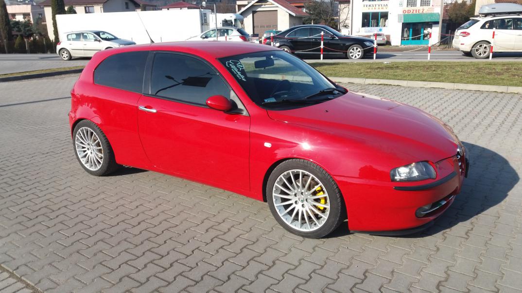 stan na dzisiaj( pożyczyłem felgi brata hehe ) czekam na swoje 18 :)